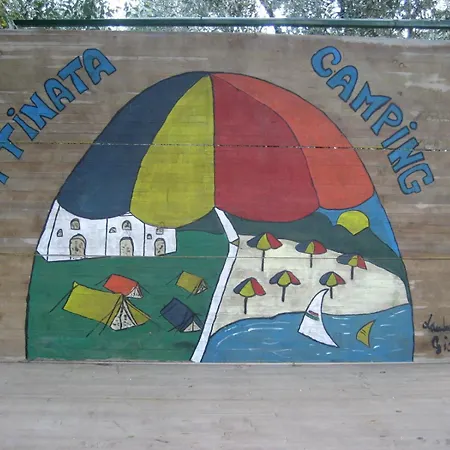 Mattinata Camping مكان تخييم