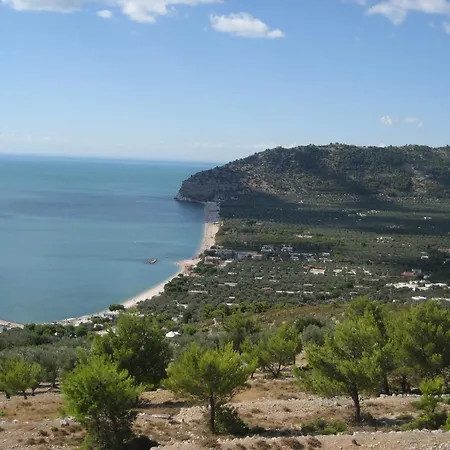 مكان تخييم Mattinata Camping *