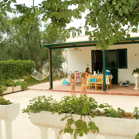 Mattinata Camping مكان تخييم