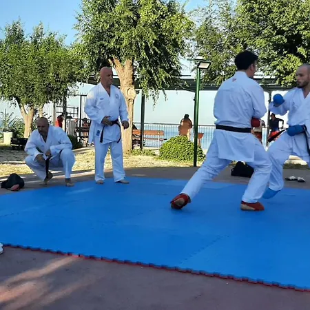 Mattinata Camping مكان تخييم ماتيناتا