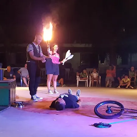 مكان تخييم Mattinata Camping *