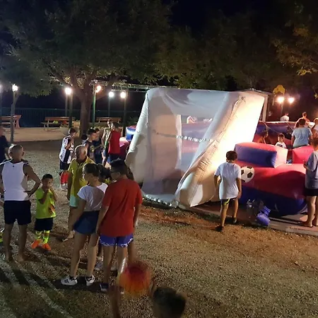 Mattinata Camping مكان تخييم *