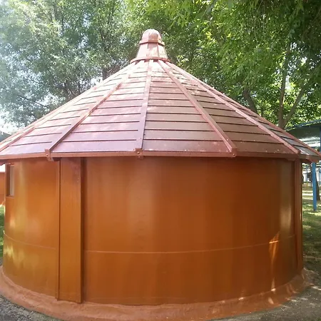 Mattinata Camping مكان تخييم *